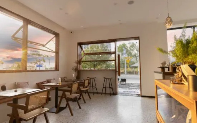 Summer Tree Travel Photography Seaview Homestay (Beihai Qiaogang Branch)