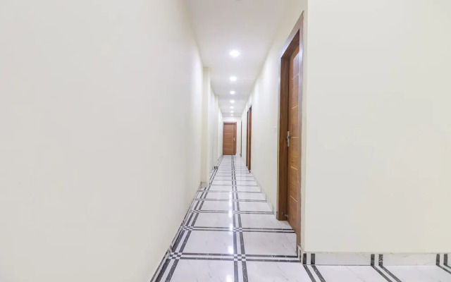 Fabhotel Starlight