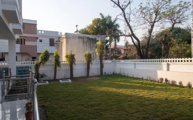 OYO 12131 Vallabh Villas
