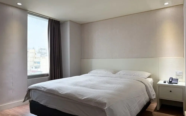 ElEnce Hotel