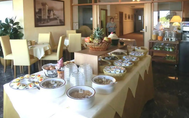Hotel Carol