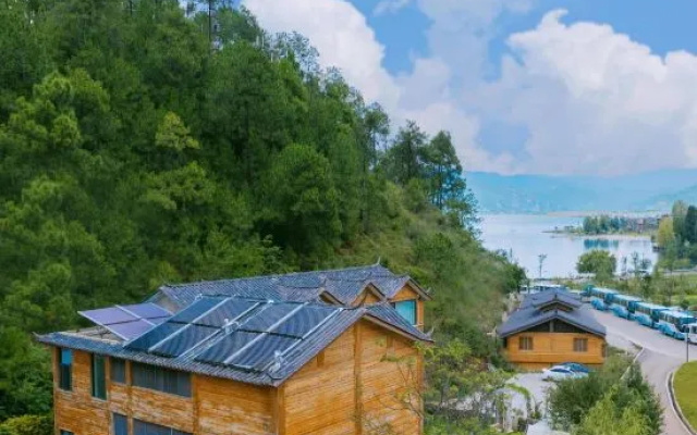 Silent bed and breakfast in Lugu Lake