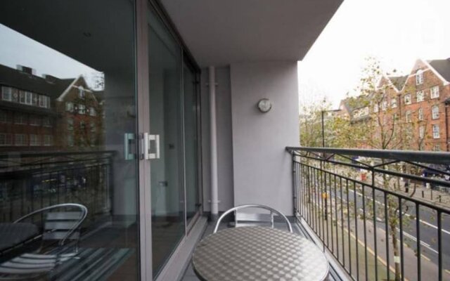 Central Waterloo 2 Bedroom Apartment With Balcony