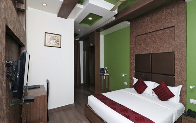 OYO 14422 Hotel Cosmos