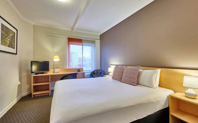 ibis Perth