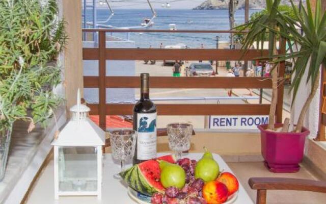 Zorbas Hotel Apartments & Studios