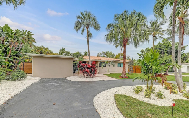 Trendy Renovated 4 BR  Home with POOL