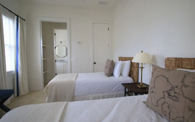The Sandpiper Inn & Cottages