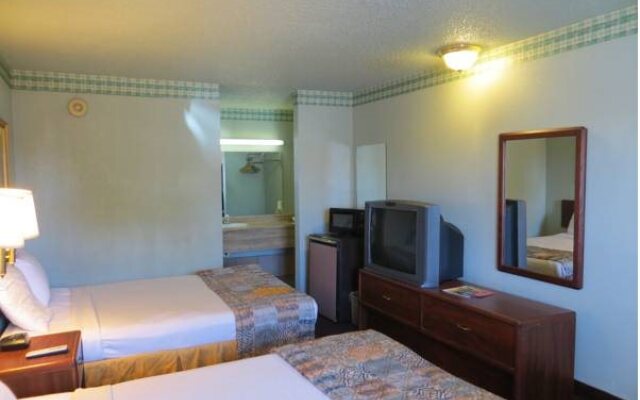 Super 8 Dallas Love Field Market Center