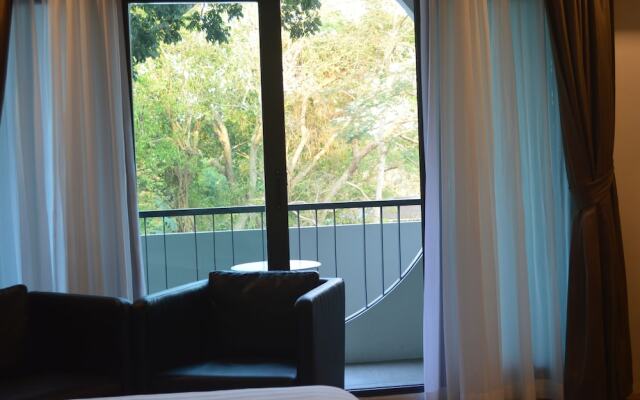 Airport Avenue Hotel