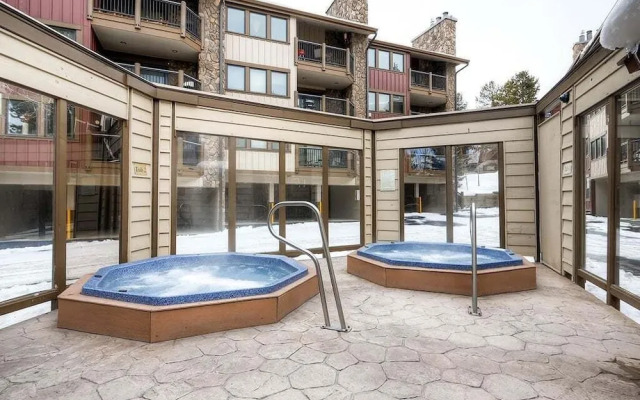 Park Place 101c 2 Bedroom Condo by RedAwning