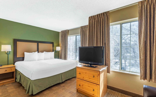 Extended Stay America Select Suites Chicago Naperville East