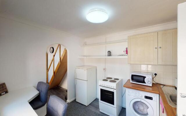 J Kyns Exclusive Apartment