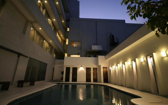 Hotel St Ellis