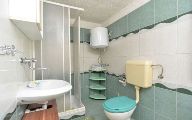 Apartment 498