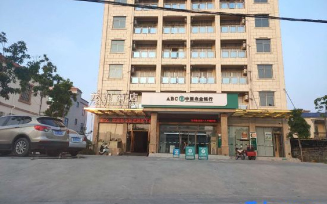 Ledong Longrun Hotel (Flo Town)