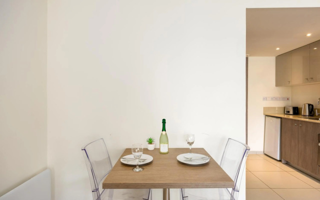 Melpo Antia Hotel & Suites