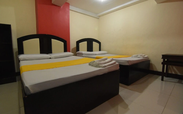 OYO 894 Cosmo Hotel P Campa Manila