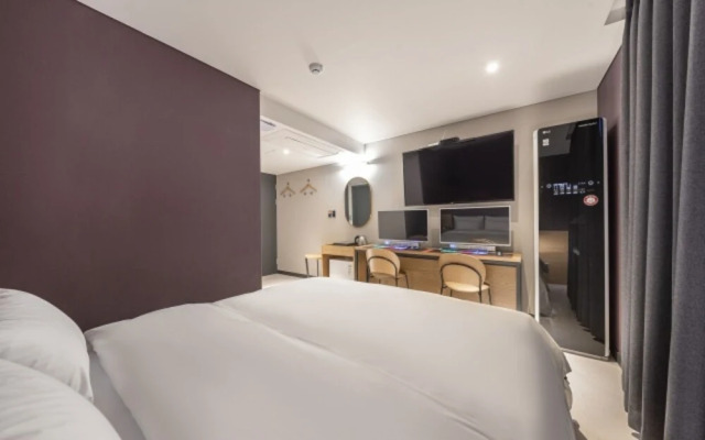 Brown Dot Hotel - Wolgot