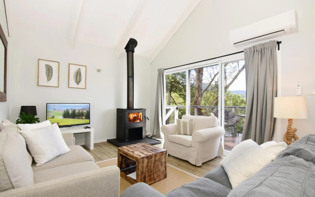 Treetops - Newly renovated, in the village!