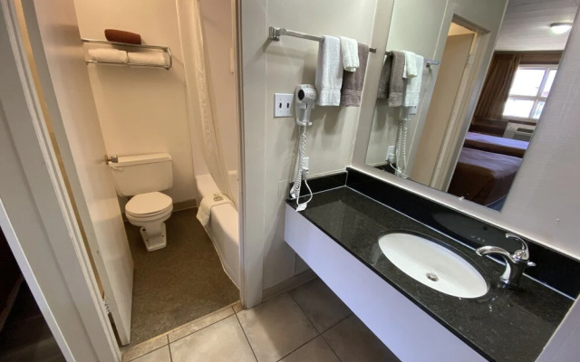Dauphin Inn Express