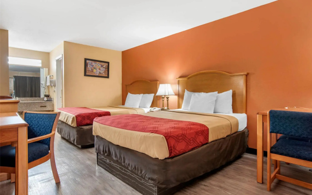 Econo Lodge Inn & Suites Evergreen