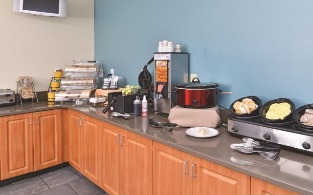 Holiday Inn Express & Suites Locust Grove by IHG