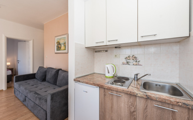 Apartment Gabriel 220m From the Beach