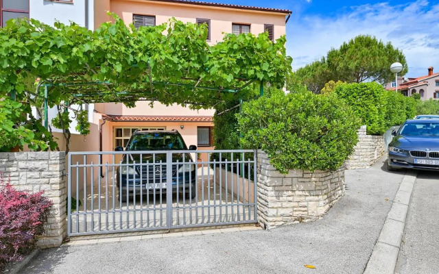 Iby Apartment