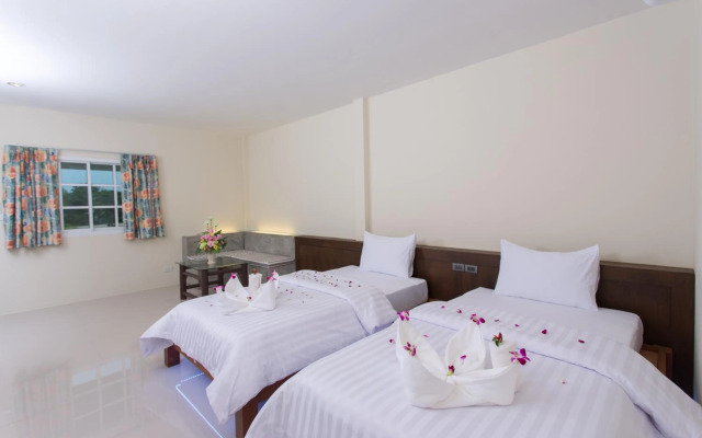 Suksompong Resort