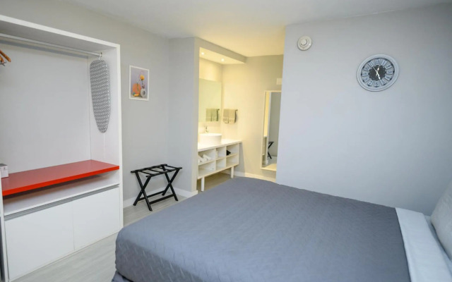 Hotel Room Near Disney 4 People