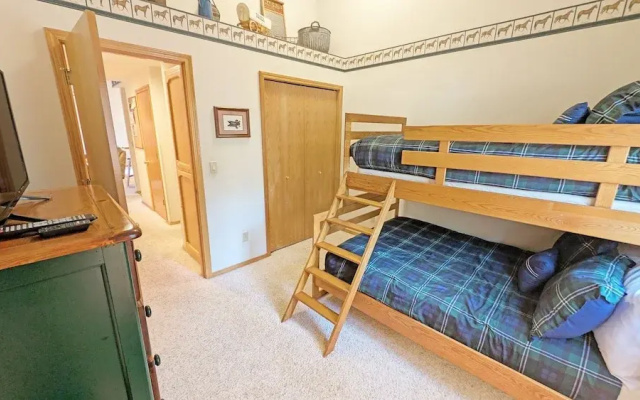 Snowshoe Inn-pyramid Mtn 7 3 Bedroom Home