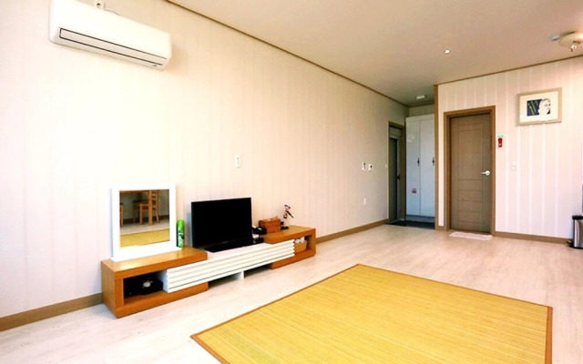Tongyeong Cobalt Blue Pension