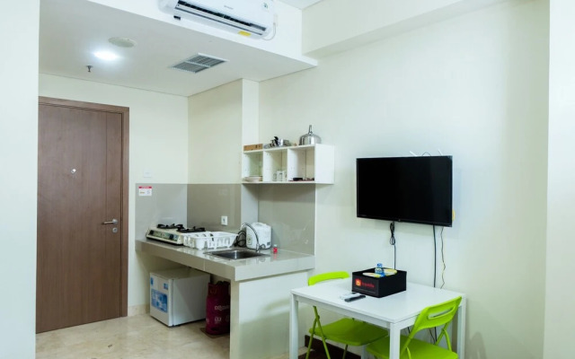 Relax Studio Apartment at Puri Orchard