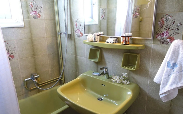 Le Coq Apartments