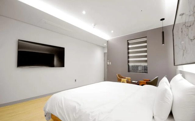 Hound Hotel Gijang