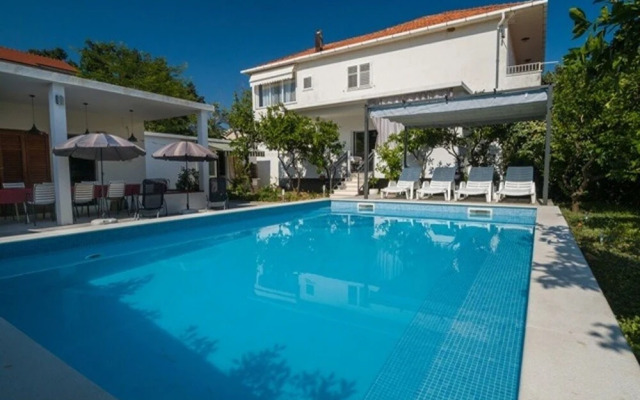 Boris - With Pool - A2