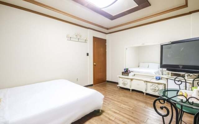 Gwangju Bukdong Naiateu