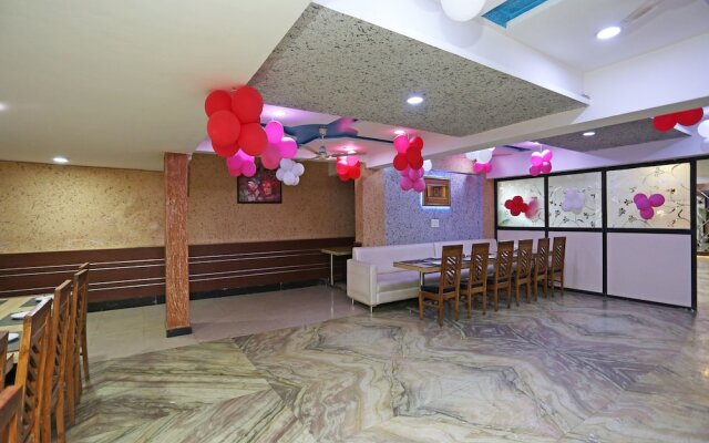 OYO 13125 Hotel Gwal Palace
