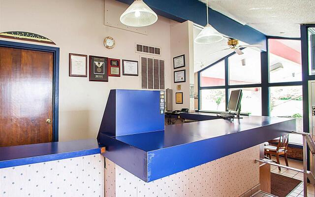 Econo Lodge West Liberty