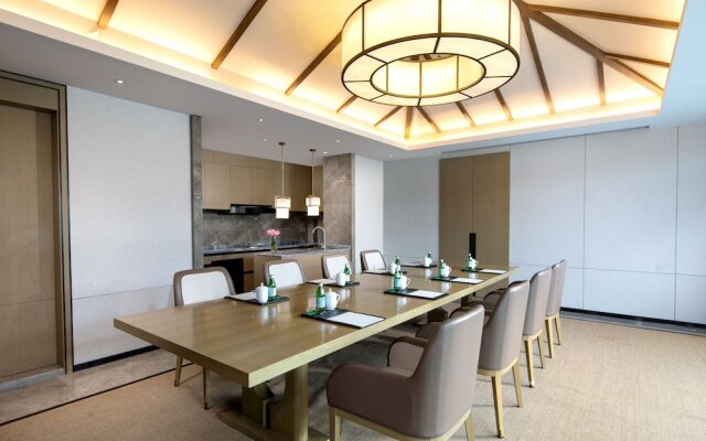 Bright QiandaoLake Resort