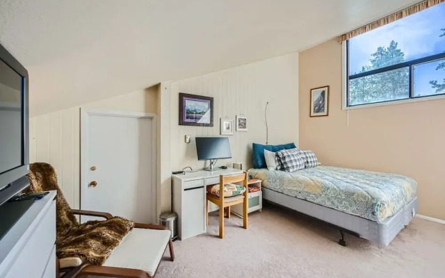 1147 Flying Dutchman 1 Bedroom Condo