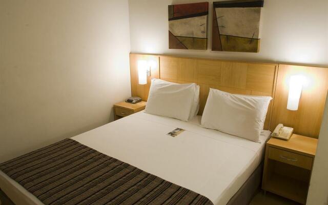 Bristol La Place Hotel