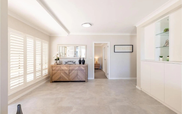 Sandy Beach House - Corlette Waterfront