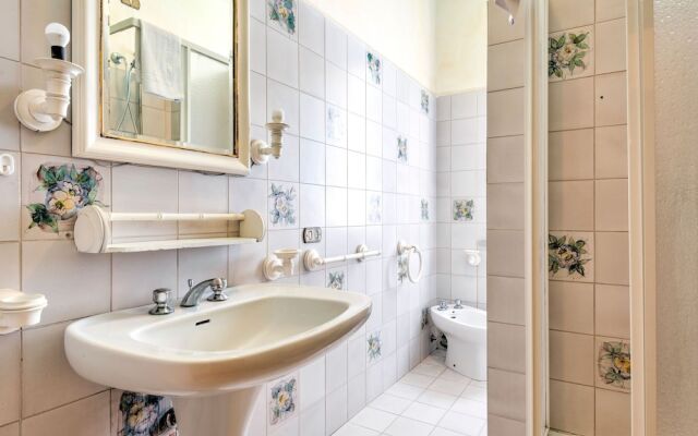 Majestic Farmhouse in San Vivaldo with Swimming Pool