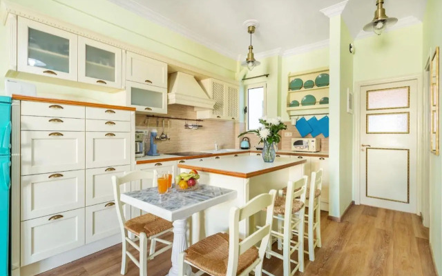 Bright, Calming Retreat With a Balcony Near Metro!