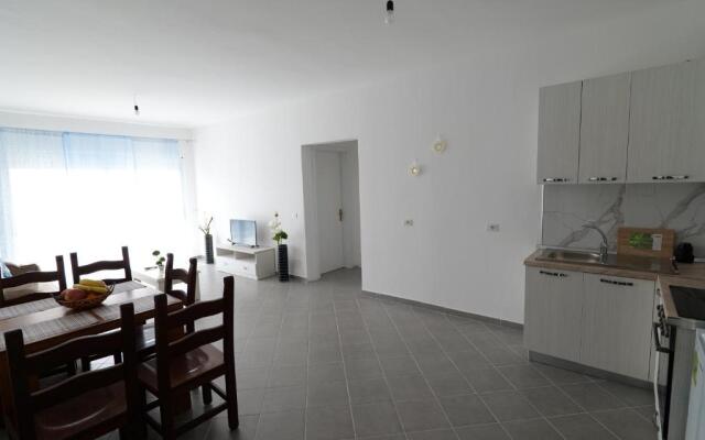 "sion Albania Saranda Apartment"