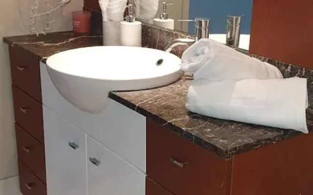 Chevron Tower3 has 2bedrooms 2beds With Car Park