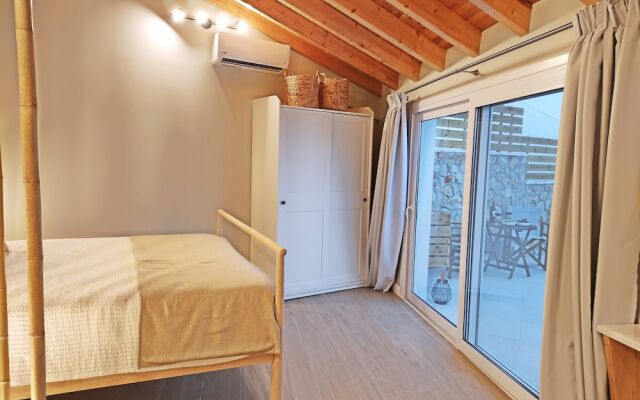 Sea & Cliff Luxury Suites byCorfuescapes