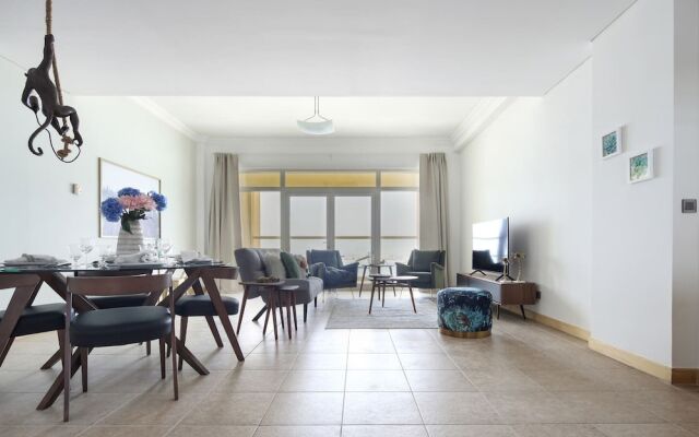 Sleek And Elegant 1BR on The Palm!